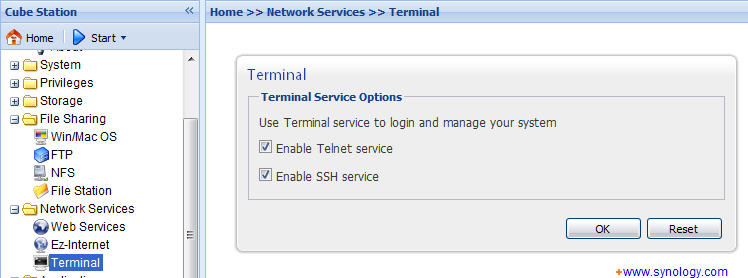 Přístup ke stanici Synology Disk Station přes Telnet/SSH Chcete-li ke stanici Synology Disk Station přistupovat přes Telnet/SSH, přejděte do části Síťové služby > Terminál a povolte