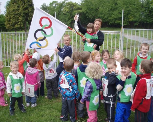 V rámci zlepšení tělesné zdatnosti dětí, zapojujeme co nejvíce pohybových aktivit do hlavního vzdělávacího bloku. Sledovali jsme výkony dětí v disciplínách, které jsou pro předškolní rok vhodné.