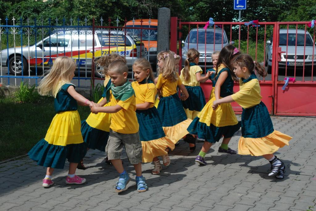 14. ÚDAJE O SPOLUPRÁCI S ODBOROVÝMI ORGANIZACEMI A DALŠÍMI PARTNERY PŘI PLNĚNÍ ÚKOLŮ VE VZDĚLÁVÁNÍ Ve škole pracuje odborová organizace pod vedením předsedkyně Jany Pézrové. Tabulka č.