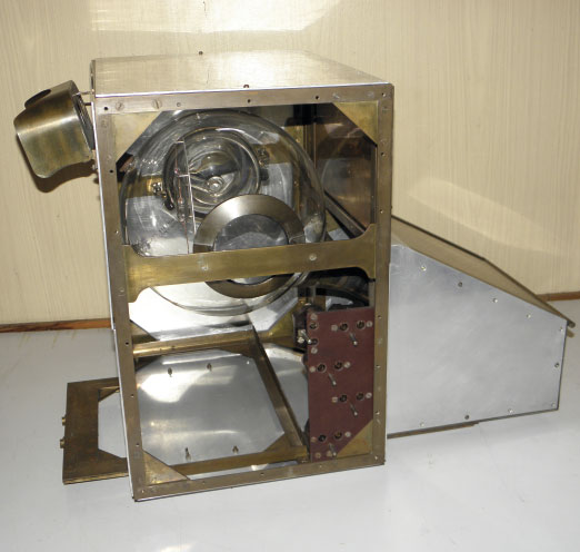 314 Historie fyziky Obr. 2 Televizní kamera s ikonoskopem Philips, 242 řádků, z roku 1939, Foto: René Melkus,Národní technické muzeum, Muzeum elektrotechniky a médií, inv. č. 18443.