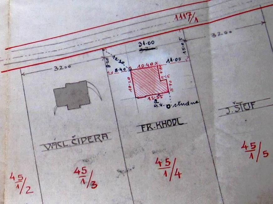 1910 už v tomto roce je zapsána vilka jako neobydlená, majitele Františka Pužeje z Plzně, je možné, že nebyla ještě dostavěna, protože na