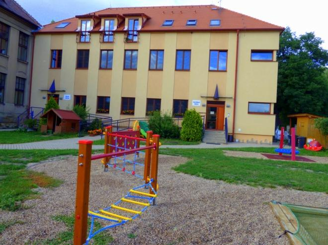 2 Obecná charakteristika MŠ Naše venkovská mateřská škola tvoří jeden právní subjekt se základní školou v Křešicích.