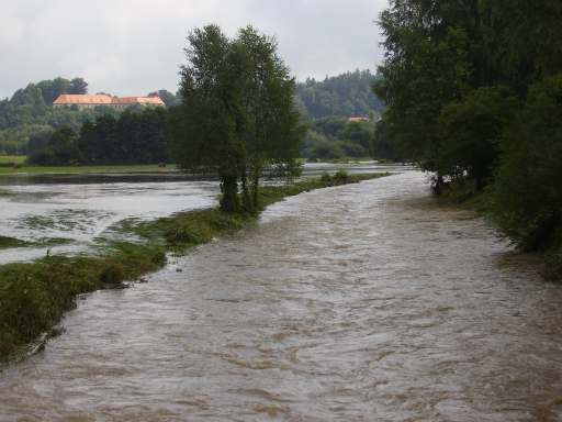 1.7.1.2 Povodně 2010 Příčinou srpnových a zářijových povodní v oblasti severních Čech byly extrémní srážky.