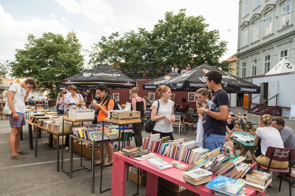 CONTAINALL MALÁ STRANA {neziskové organizace} V roce 2015 jsme pokračovali ve spolupráci s neziskovými organizacemi. Za všechny organizace bychom zmínili Cestu domů, která se zabývá paliativní péčí.