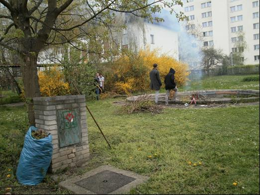 Pro žáky a studenty, kteří se nezúčastnili filmové noci, přednáška Markéty Horké proběhla 25.2.2016 v odpoledních hodinách. Jeden svět 8. 3. 2016 Ivana Mrázková, pro 2. a 3. ročník filmový festival J.