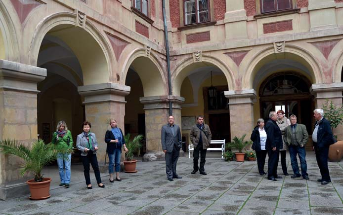 PRACOVNÍ KOMISE ARBEITSGRUPPEN Arbeitsgruppe Kultur/Schulen/Jugend in Libochovice Komise pro kulturu školy a mládež v Libochovicích Členy komise přivítala 26. 9. 2013 starostka Libochovic Ing.