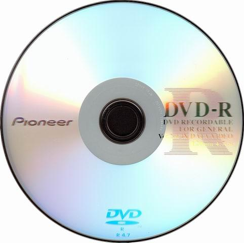 DVD - prvé DVD vyvinuli v roku 1995 firmy Sony a Philips s cieľom uchovávať rozličné údaje vo