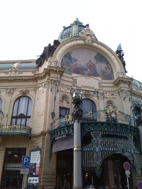 Antonio Gaudí - katalánský architekt, originální při