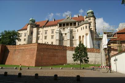 Spolu s historickou budovou je zapsána v registru památek města Krakowa.
