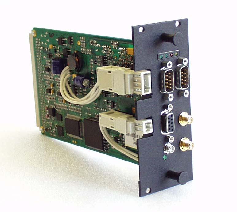 Obr. 3: Vozidlový terminál FXM20 Hardwarově shodnou kartou jako pro hlasové přenosy lze blok rádia FRB20 osadit i kartou pro datové přenosy (obr. 4). Přenosy jsou realizovány technologií GPRS.