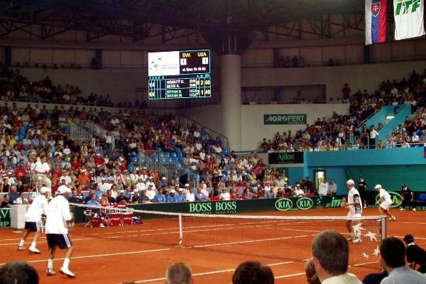 Obrazovky a výsledkové panely pre športoviská LED obrazovka v aréne NTC 2003 l Bratislava LED obrazovka: