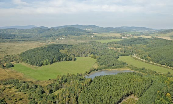 Cílová plocha střelnice obsahuje pevné terče s možností přímé palby do 3 000 m.