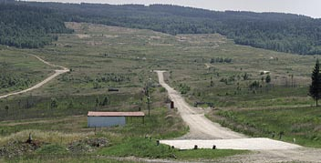 Při bombardování ostrými pumami je používáno řídící stanoviště na pozorovatelně Hejlák (kóta 689,5).