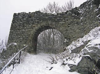 hradiště na Stolové hoře tzv. Hradiště Jírov (zbytky hradu ze 13.