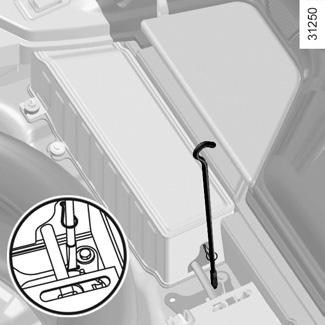 AUTOMATICKÁ PARKOVACÍ BRZDA (4/4) 4 4 A 7 5 A B C 2 6 5 Nouzové uvolnění Před nouzovým odblokováním je nutné znehybnit vozidlo zařazením prvního rychlostního stupně (u mechanické převodovky) nebo