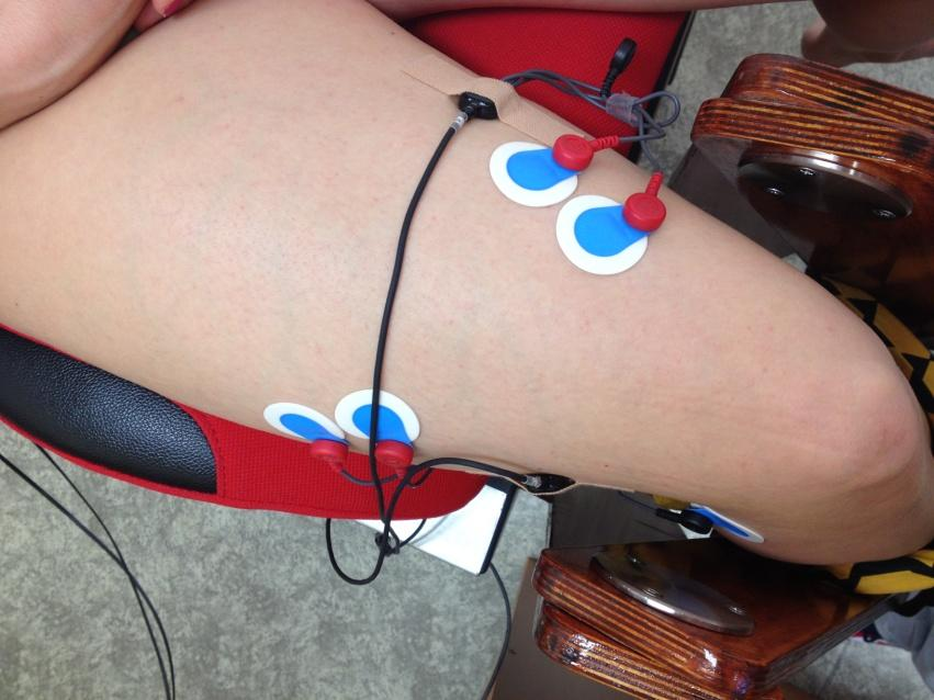 Umístění elektrod na pacientovi je zobrazeno na Obr. 15.