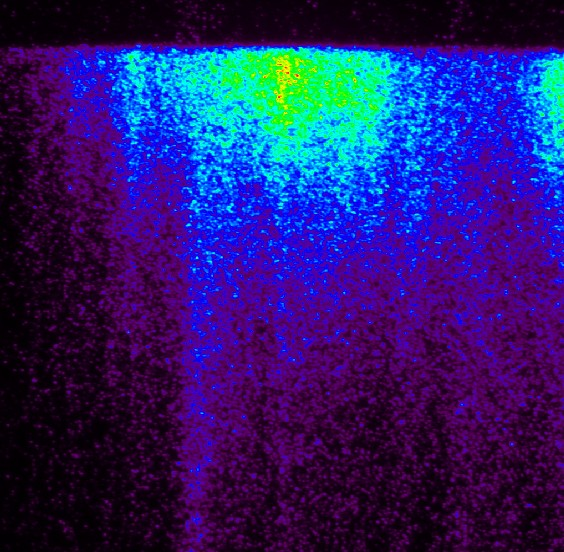 Fluorescence umožňuje citlivou bezkontaktní analýzu.