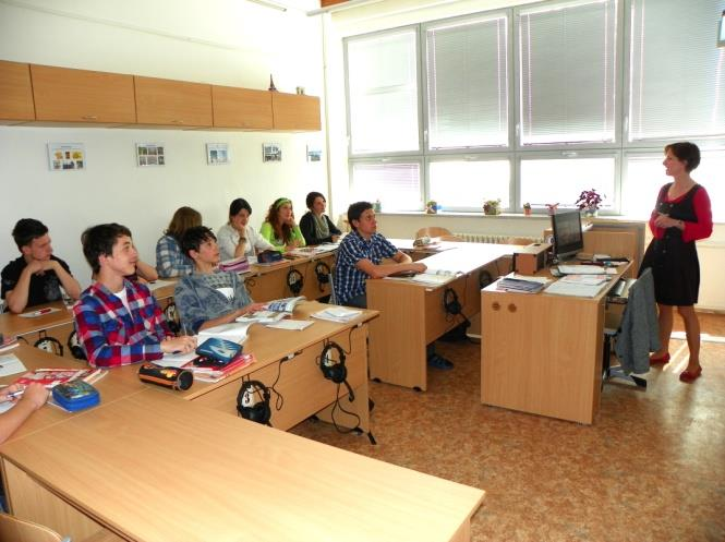 Učebny Gymnázium má ve vztahu k počtu žáků a k realizovaným vzdělávacím programům odpovídající prostorové podmínky s výjimkou výuky tělesné výchovy.