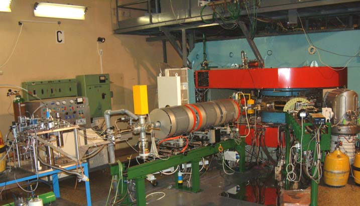 Příprava radionuklidů urychlovač reaktor Cyklotron U-120M U v r.