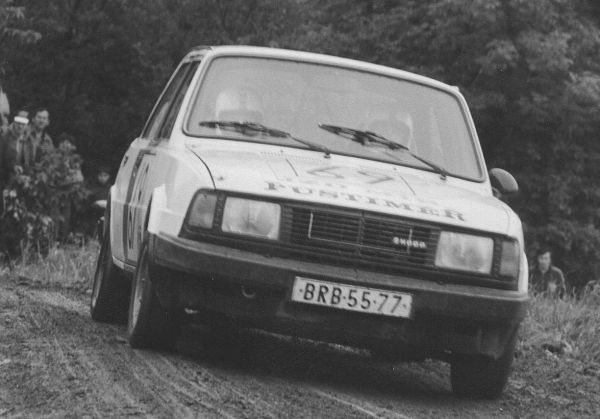 Český Krumlov 1985 Finance jsou alfou a omegou rallye. Z pohledu spolujezdce mne moc nebolely.