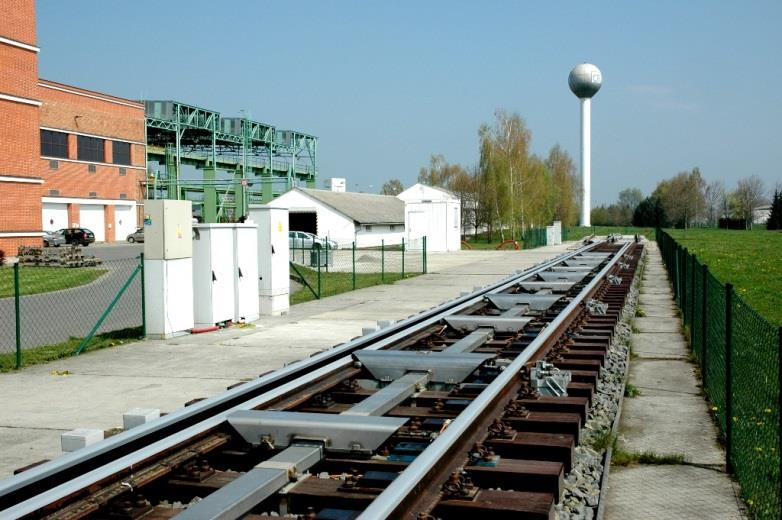 Návrh konstrukce 2010 2016 včetně hydraulického systému ovládání, navržena pro neomezenou (traťovou)