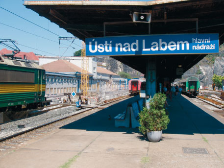 Průjezd železničním uzlem Ústí nad Labem aktuální informace o stavbě červen 2006 Stavba Průjezd železničním uzlem Ústí nad Labem pokračuje.