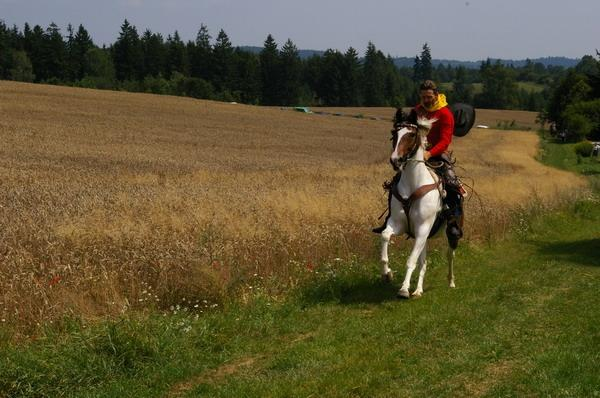 Za velké podpory početného diváctva zvítězila o koňskou délku Verča Požárová. Mates Burian se musel spokojit s třetí pozicí.