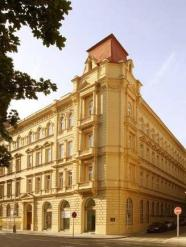 patro 400 EUR 16 Sluţby EUR 3,84 BETLÉMSKÝ PALÁC Historical centre Openable windows 24hour security Parking