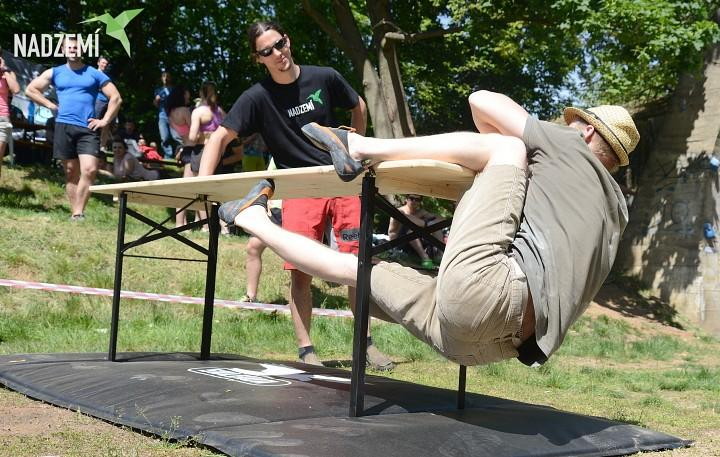 Salewa Table Boulder Jak název napovídá, jedná se o zábavnou formu boulderingu, který se provozuje na (ne)obyčejném stole.