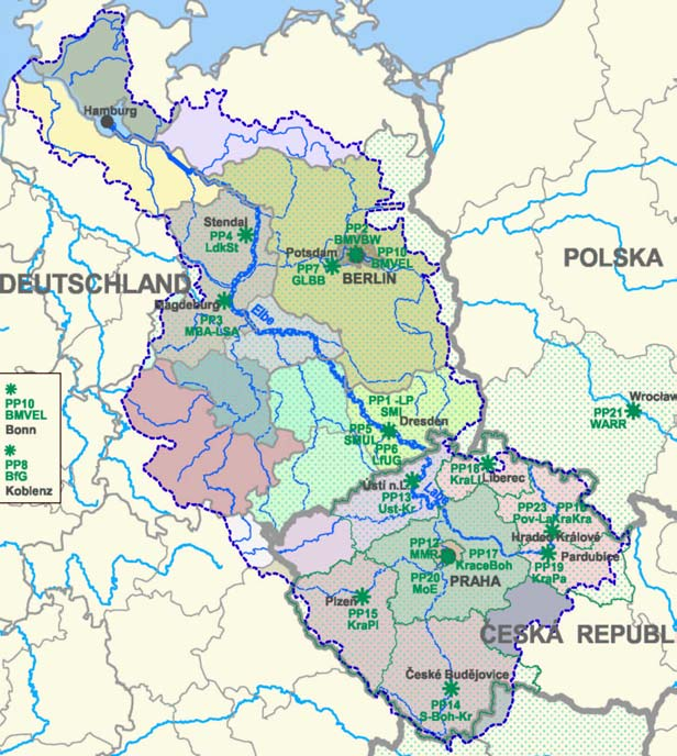 Protipovodňová ochrana prostřednictvím nadnárodních opatření územního plánování (ELLA) Popis projektu INTERREG III B (CADSES) Východiska a cíle Povodňové události roku 2002 dramatickým způsobem