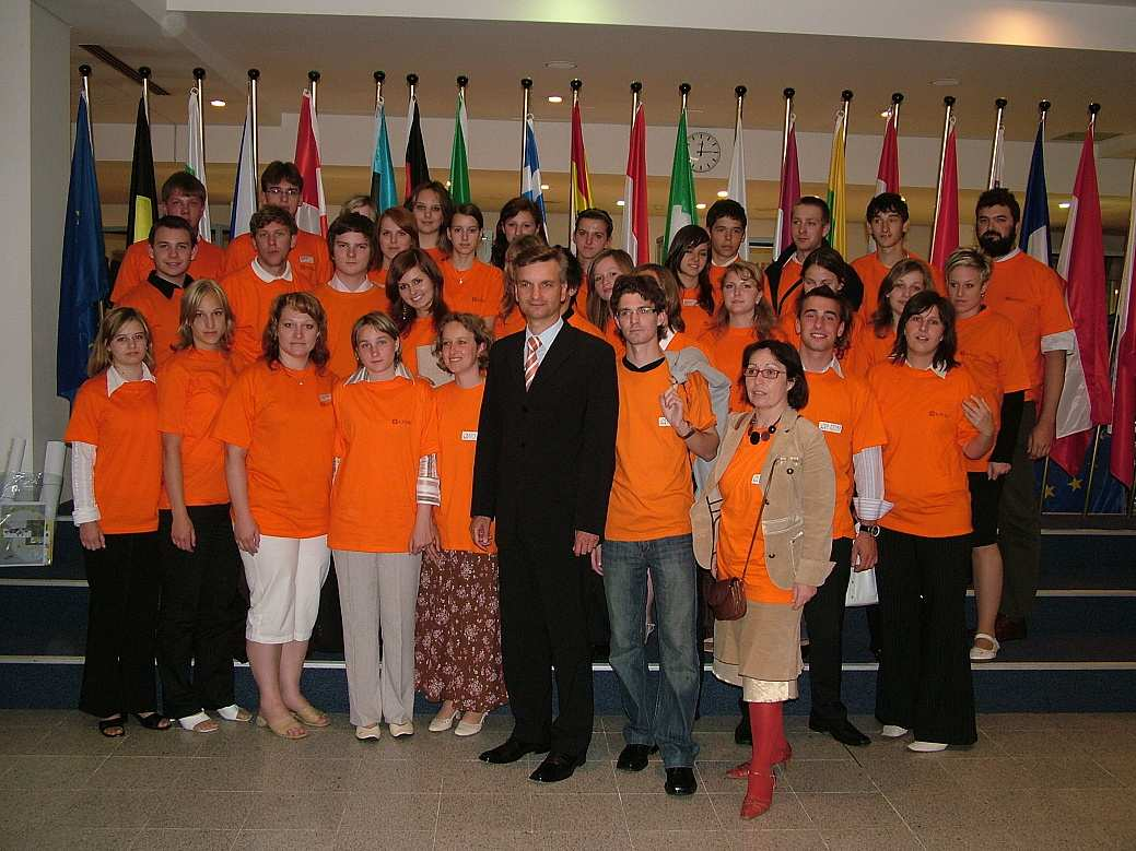 Po příjezdu do Štrasburku navštívili účastníci jako první budovu Rady Evropy se zkušeným doprovodem. Poté zhlédli mnoho významných částí celého města. BRUSEL 2008 mezi delegáty samými.
