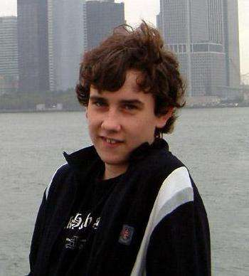 Rozhovor s Matthewem Lewisem!!! Na konci srpna byl na mugglenetském chatu Matthew Lewis (16 let). Všude se rozhlašovalo, že se ho fanoušci budou moc na cokoli zeptat.