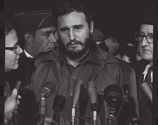 FIDEL CASTRO Umísti celkem až 3 kostky vlivu na jedno nebo obě bojiště Kuby.