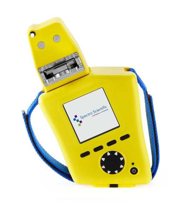 2. Příklad přenosných a mobilních přístrojů. Spectro FluidScan Q 1000 je odolný, ruční IR spektrometr, který stanovuje množství klíčových parametrů stavu v olejích, směsích a mazivech na bázi ropy.