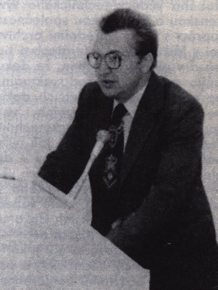 O. Kirsch: Formování a vývoj technické muzeologie v českých zemích v letech 1948 1989. Část I. Obr. č. 1: (vlevo) František Kropáček během konference v TMB roce 1986. Obr. č. 2: (nahoře) Jiří Majer (třetí zleva) na vernisáži výstavy Motory našich předků 80.