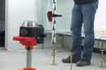 Používanie bez vŕtania Rozťahovacia tyč sa ľahko umiestni medzi strop a podlahu a tak odpadá nutnosť