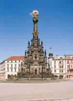 SLOUP NEJSVĚTĚJŠÍ TROJICE V OLOMOUCI (zápis 2000) Olomoucký barokní čestný sloup je vůbec největším seskupením barokních soch v jedné skulptuře ve střední Evropě VILA TUGENDHAT V BRNĚ (zápis 2001)