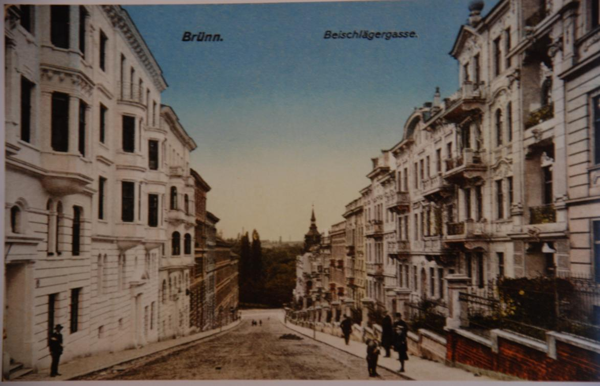 39: Ulice Antonína Slavíka na pohlednici z doby kolem