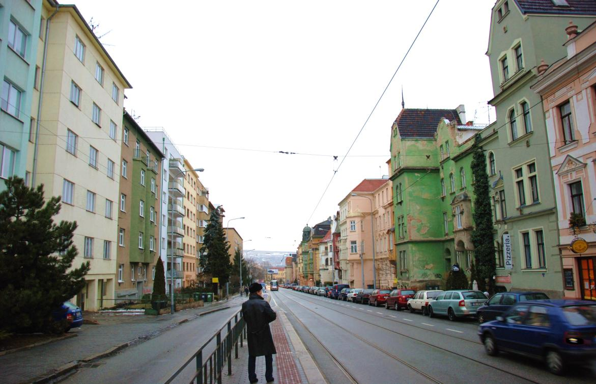 Obr. 70: Pohled Merhautovou ulicí od Dětské nemocnice ke křižovatce s Jugoslávskou.