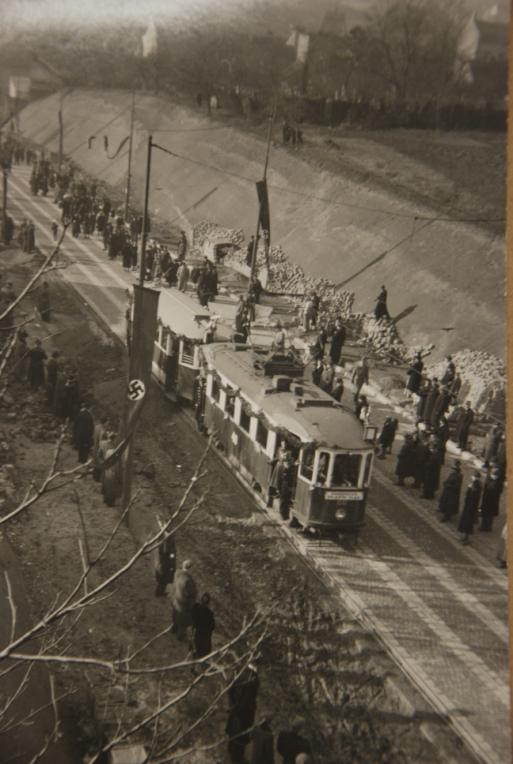 107: Oslavy dokončení průkopu v roce 1940 (pohled z
