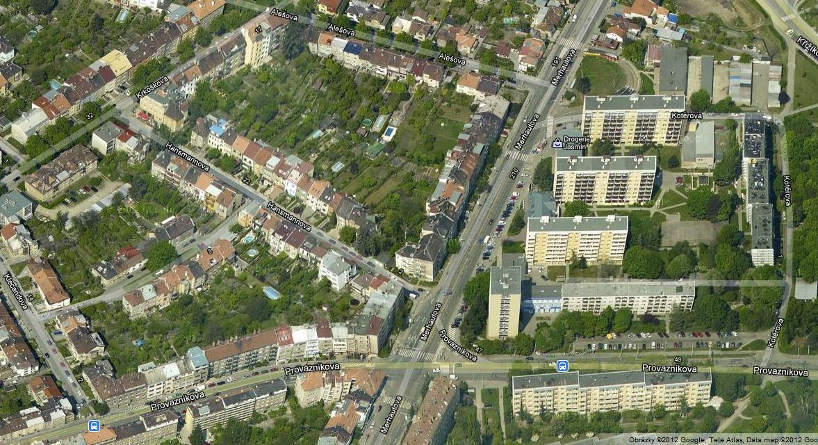 Obr. 112: Výstavba panelových domů v 60. letech příliš neprospěla celkovému dojmu z architektury v Černých Polích.