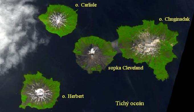 PŘÍRODNÍ KATASTROFY SOPEČNÁ ČINNOST USA Aleutské souostroví Four Mountains 27. července 2007 Itálie sicilská sopka Etna během vulkanické aktivity 24.