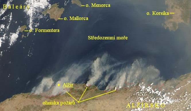 PŘÍRODNÍ KATASTROFY - POŽÁRY Severní Afrika Alžírsko během lesních požárů 29.