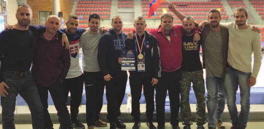 12 17.10.2016 Šport MARTIN RUNČÁK MAJSTROM SVETA VETERÁNOV V ZÁPASENÍ Na lopatky zložil Mongola, zlomil aj amerického siláka WALBRZYCH.