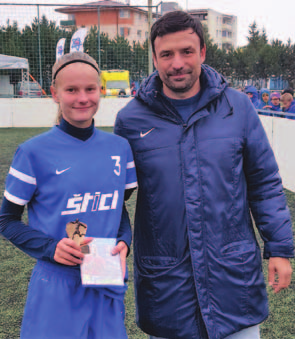 Nitra Prievidza & Handlová, ŠK Štich Humenné, MŠK Fomat Martin a Partizán Bardejov. Začalo sa vo dvoch skupinách: A Humenné, Martin, Prievidza/Handlová; humenské výsledky: Martin 5:0, Horná Nitra 3:2.