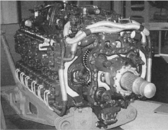 7 je zobrazen Napier Sabre se čtyřiadvaceti válci do H. Ten představuje poslední vysoce výkonnostní pístový motor v letectví.