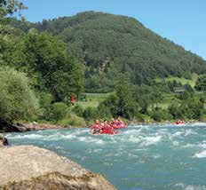 V. Vícedenní zahraniční vodácké zájezdy 38 Na pobřeží slunné Itálie Baraky a Pálavy Zdatné vodáky zaujmou živější rakouské a italské řeky v nádherných alpských údolích.