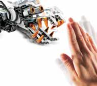 TECHNOLOGIE NXT ULTRAZVUKOVÝ SENZOR Ultrazvukový senzor je další senzor, který robotům poskytuje vidění. Ultrazvukový senzor umožňuje robotům vidět a nacházet předměty.
