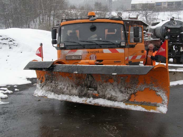 Na základě kupní smlouvy uzavřené v roce 2008 bylo Správě a údržbě silnic Jihomoravského kraje dodáno v měsíci březnu letošního roku 6 speciálních automobilových podvozků.