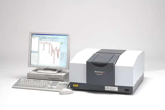 IR spektroskopie Výhody: umožňuje měření silně absorbujících vzorků možnost měřeni vzorků ve všech skupenskych stavech možnost rozšíření na analýzu kapalných či pevných vzorků v odraženém světle